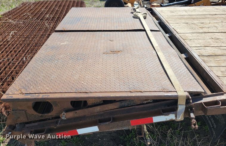 image for item DR4287 2017 H & H FD306 equipment trailer