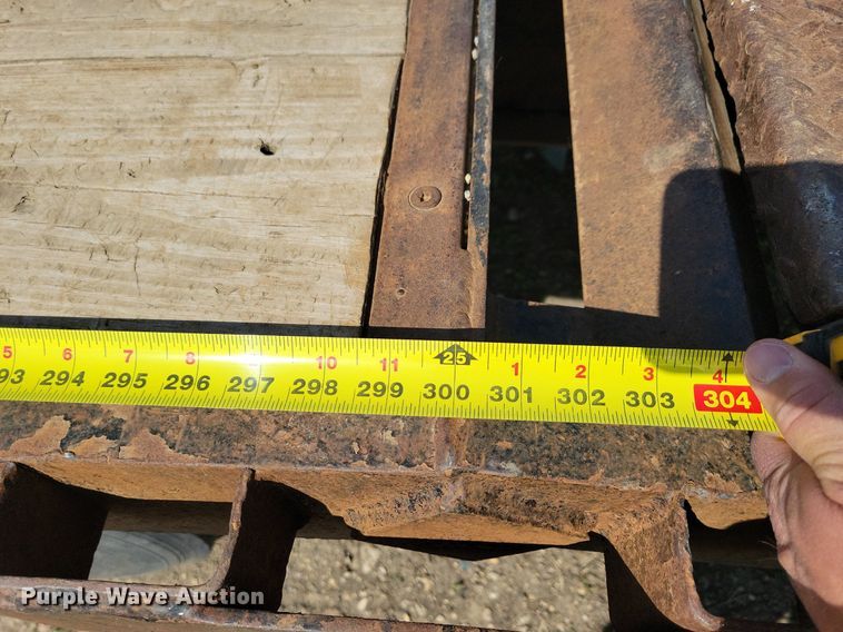 image for item DR4287 2017 H & H FD306 equipment trailer