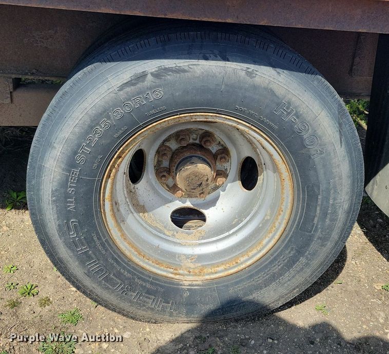 image for item DR4287 2017 H & H FD306 equipment trailer