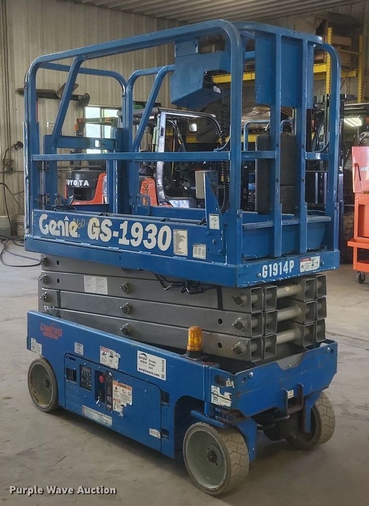 image for item DR4756 2014 Genie GS1930 scissor lift