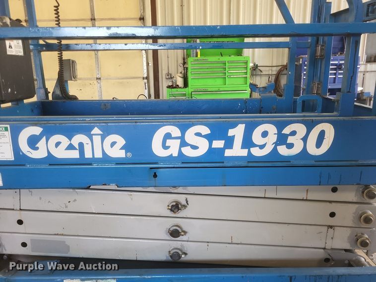 image for item DR4756 2014 Genie GS1930 scissor lift