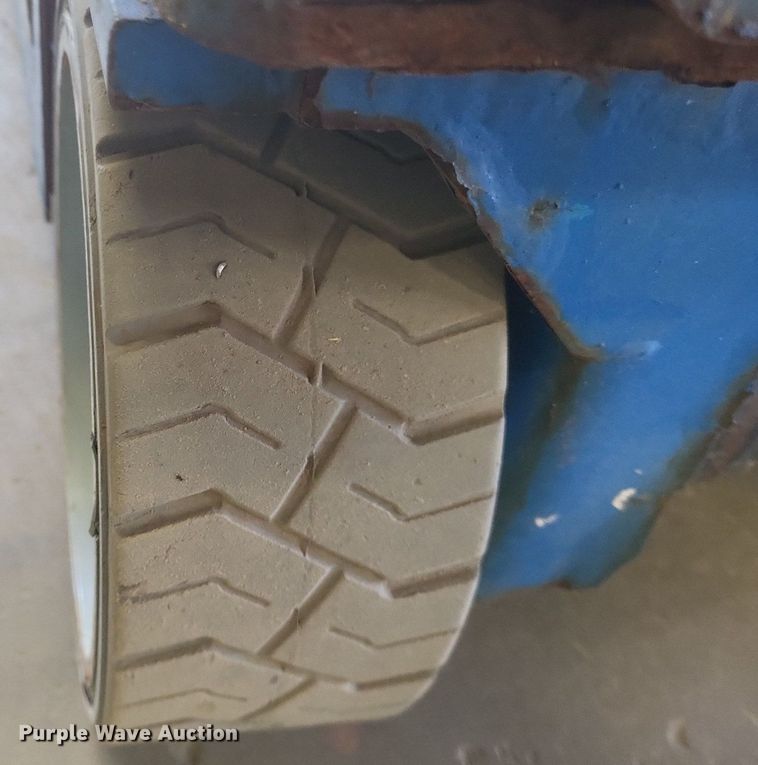 image for item DR4756 2014 Genie GS1930 scissor lift