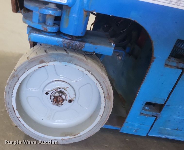 image for item DR4756 2014 Genie GS1930 scissor lift