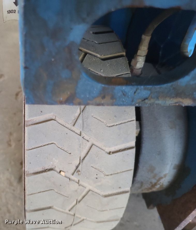 image for item DR4756 2014 Genie GS1930 scissor lift