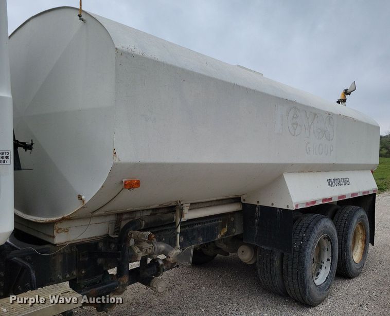 image for item DR7947 2005 Mack CXN612 water truck