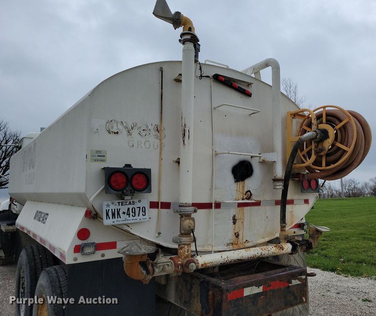 image for item DR7947 2005 Mack CXN612 water truck