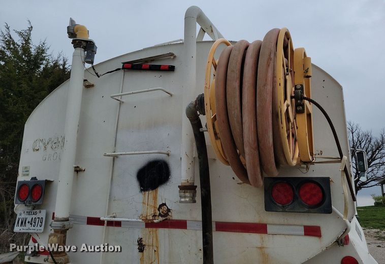 image for item DR7947 2005 Mack CXN612 water truck