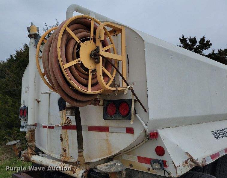 image for item DR7947 2005 Mack CXN612 water truck