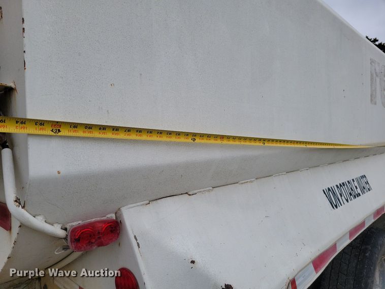 image for item DR7947 2005 Mack CXN612 water truck