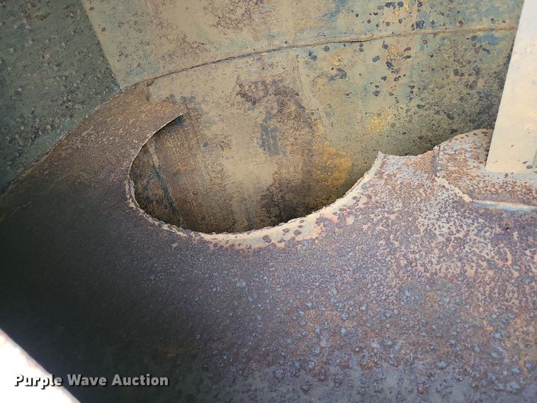 image for item DR7947 2005 Mack CXN612 water truck