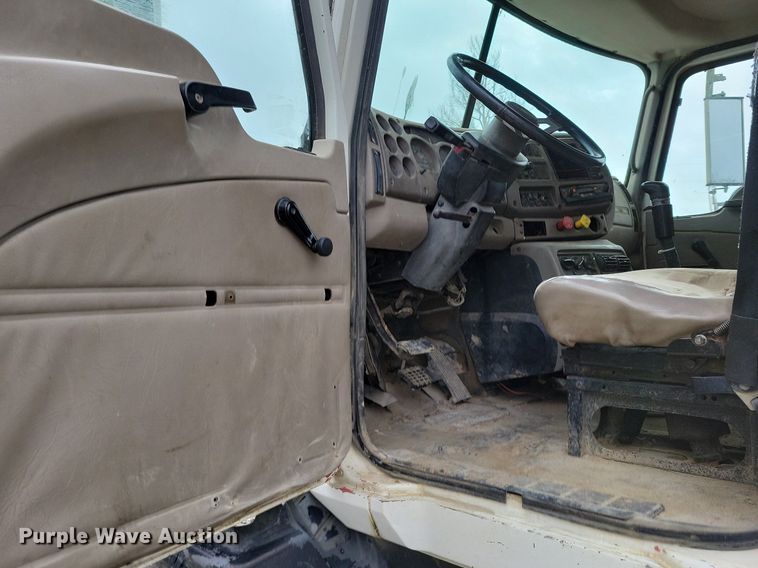 image for item DR7947 2005 Mack CXN612 water truck