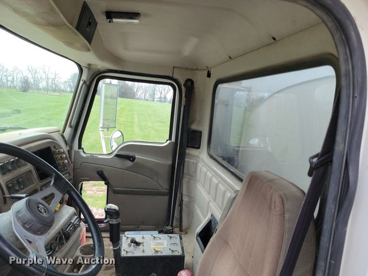 image for item DR7947 2005 Mack CXN612 water truck