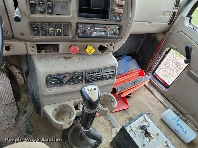 image for item DR7947 2005 Mack CXN612 water truck