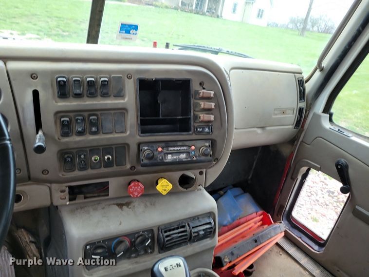 image for item DR7947 2005 Mack CXN612 water truck