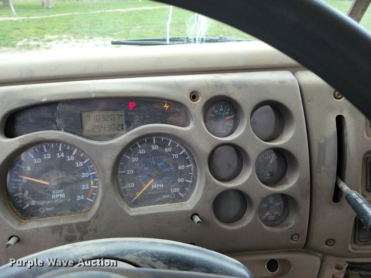 image for item DR7947 2005 Mack CXN612 water truck