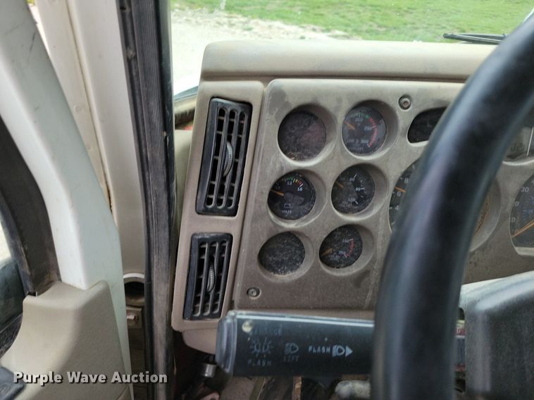 image for item DR7947 2005 Mack CXN612 water truck