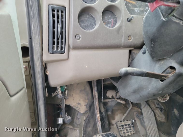 image for item DR7947 2005 Mack CXN612 water truck