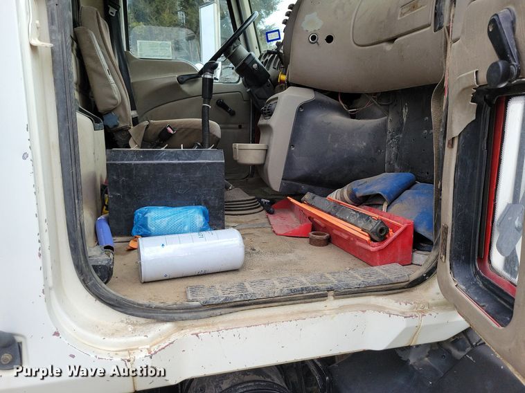 image for item DR7947 2005 Mack CXN612 water truck