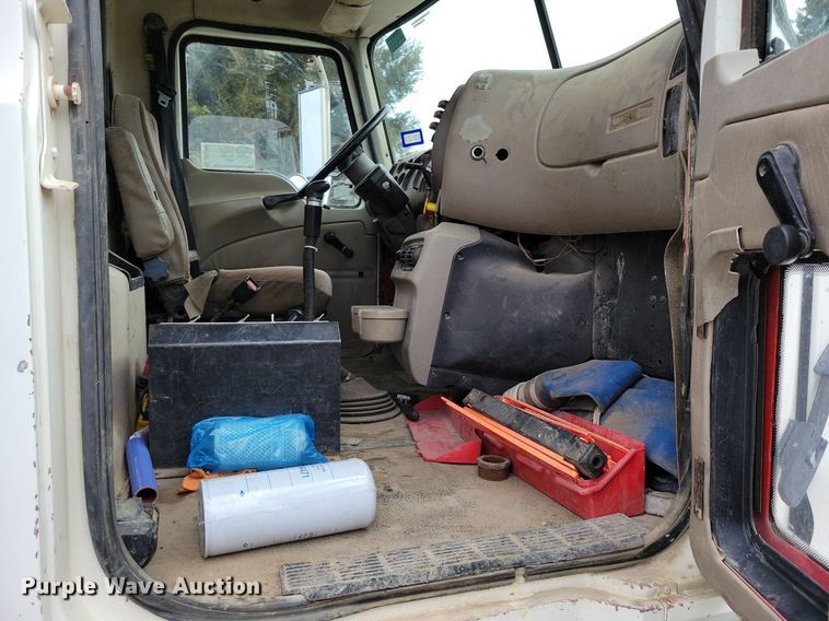 image for item DR7947 2005 Mack CXN612 water truck