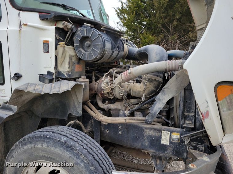 image for item DR7947 2005 Mack CXN612 water truck