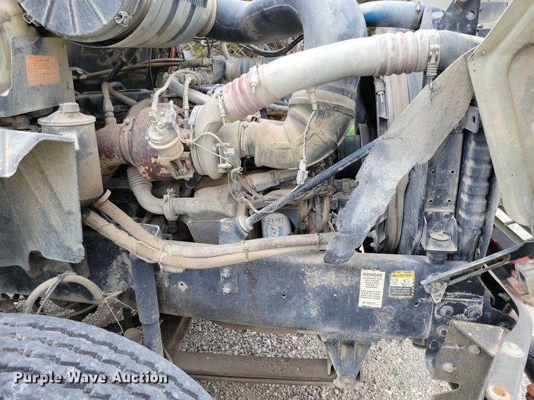 image for item DR7947 2005 Mack CXN612 water truck