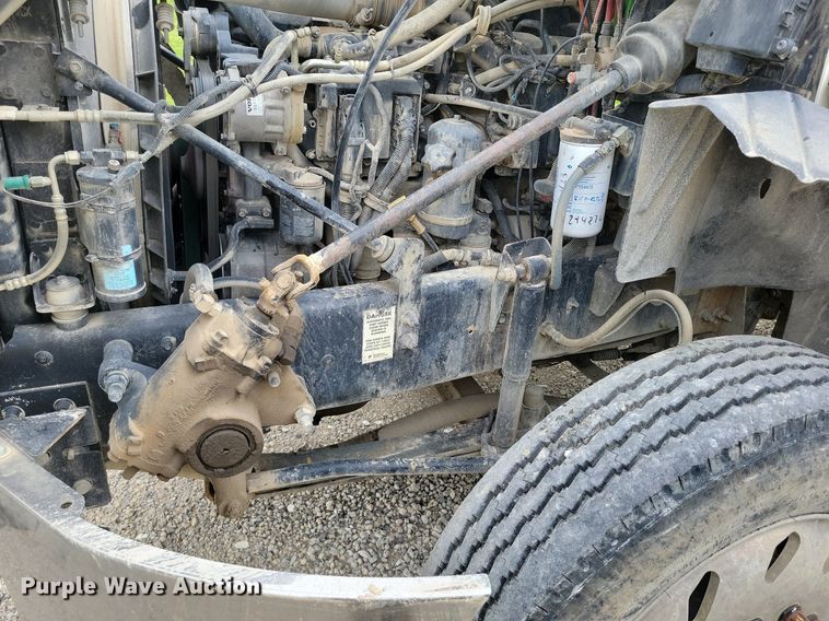 image for item DR7947 2005 Mack CXN612 water truck