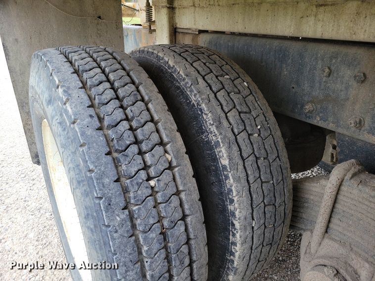 image for item DR7947 2005 Mack CXN612 water truck