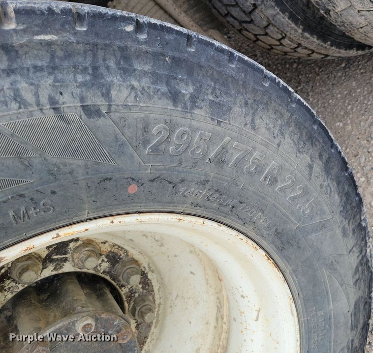 image for item DR7947 2005 Mack CXN612 water truck