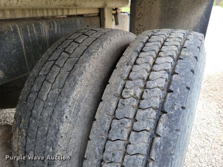 image for item DR7947 2005 Mack CXN612 water truck