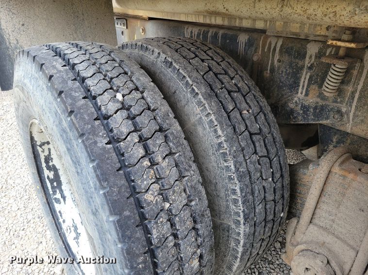 image for item DR7947 2005 Mack CXN612 water truck