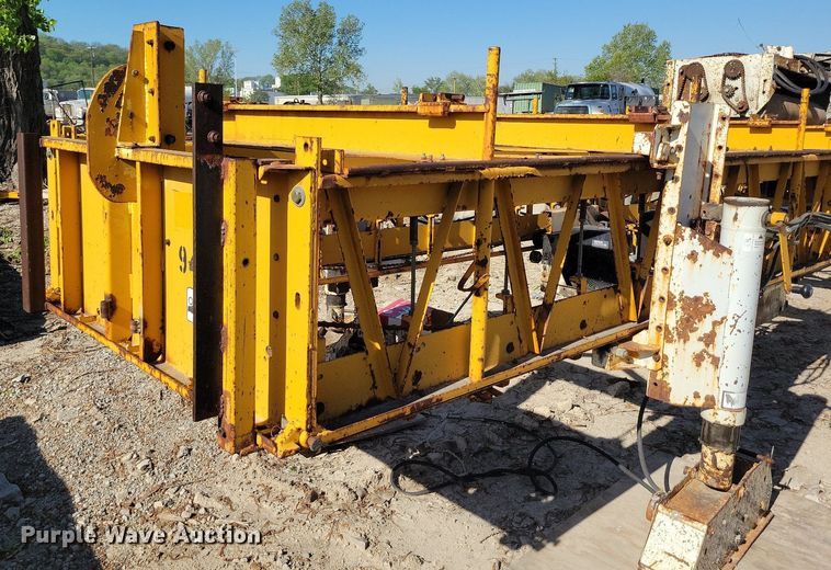 image for item DR8021 Gomaco C450 bridge deck finish machine