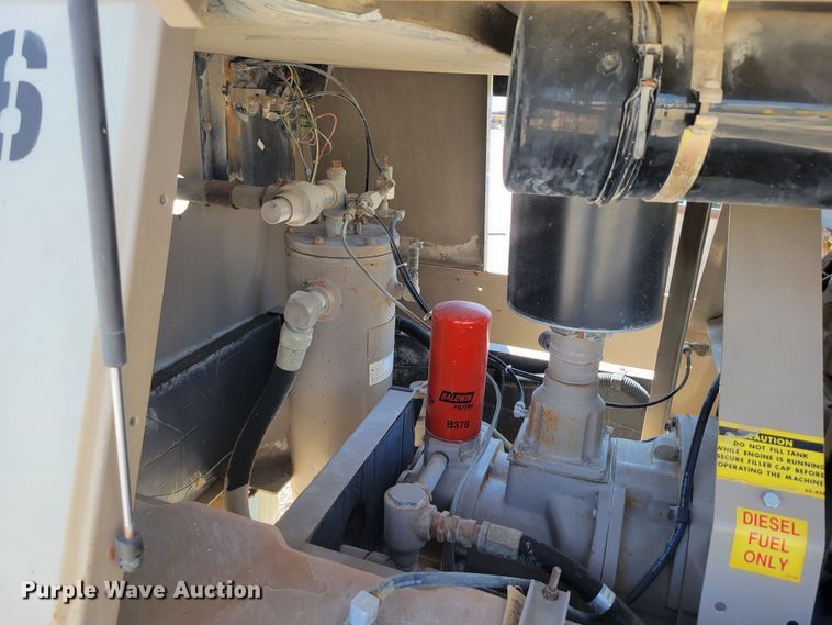 image for item DR8027 1999 LeRoi 185 air compressor