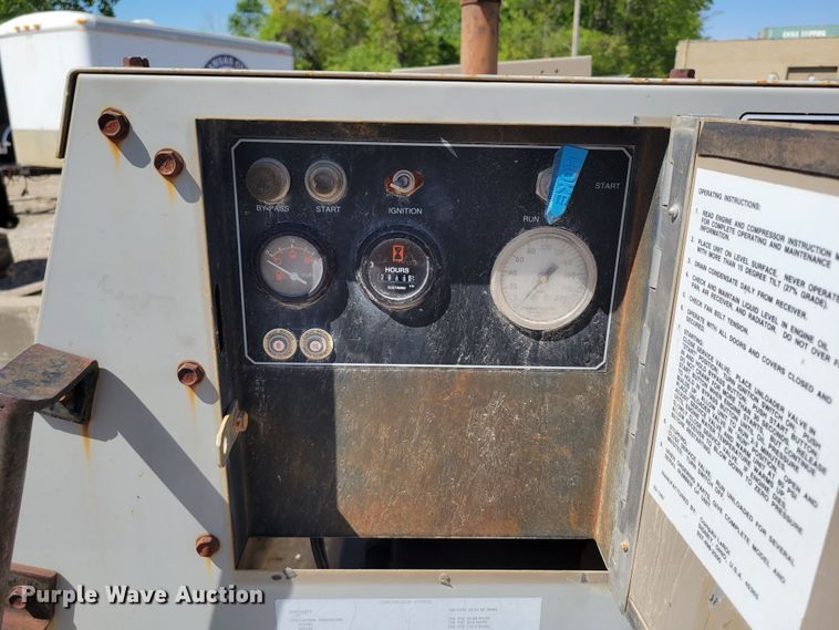 image for item DR8027 1999 LeRoi 185 air compressor