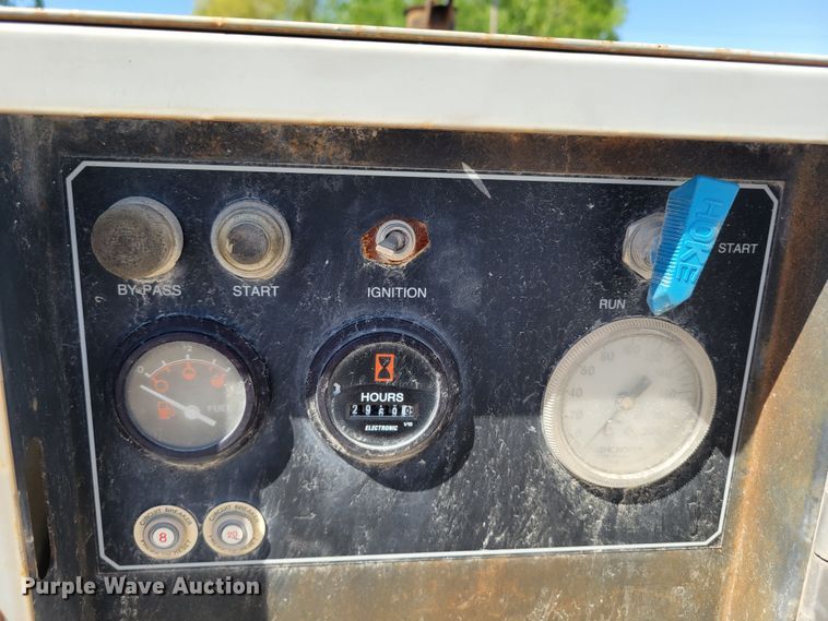 image for item DR8027 1999 LeRoi 185 air compressor