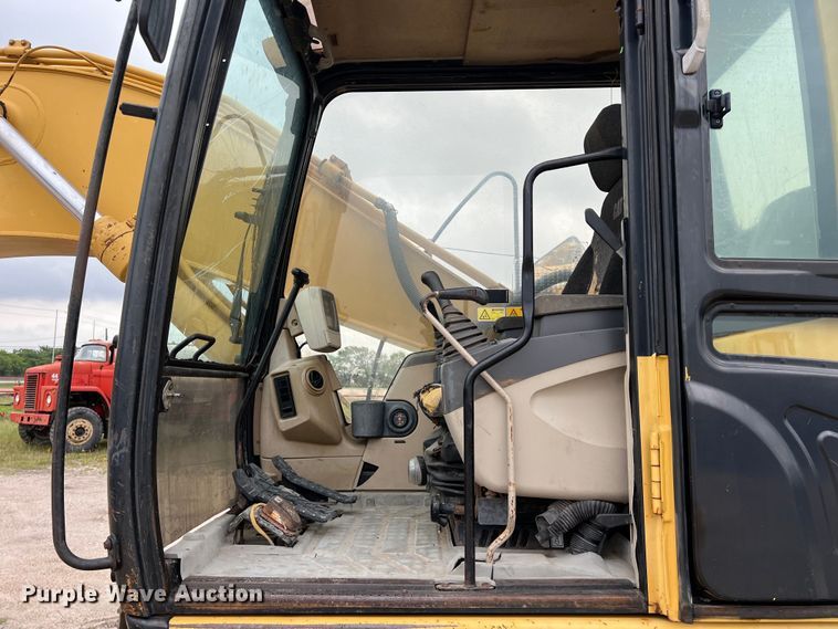 image for item DS2971 2005 Caterpillar 320C excavator