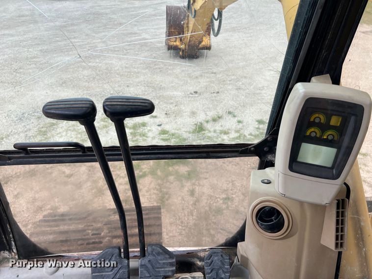 image for item DS2971 2005 Caterpillar 320C excavator