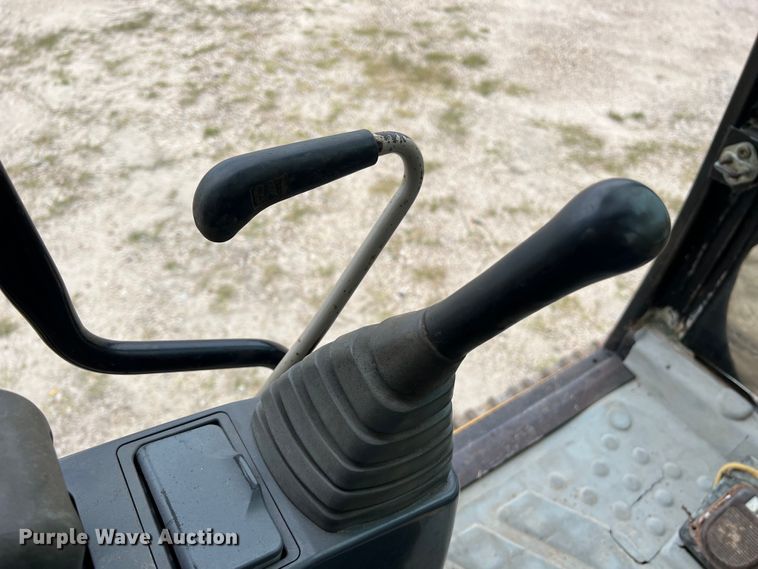 image for item DS2971 2005 Caterpillar 320C excavator