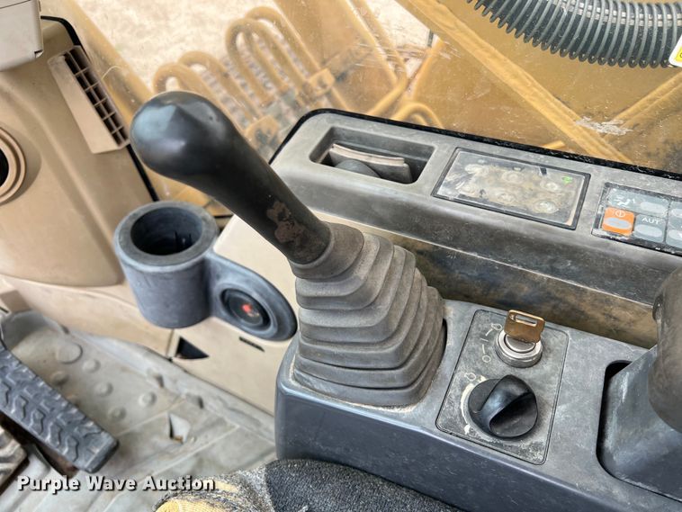 image for item DS2971 2005 Caterpillar 320C excavator