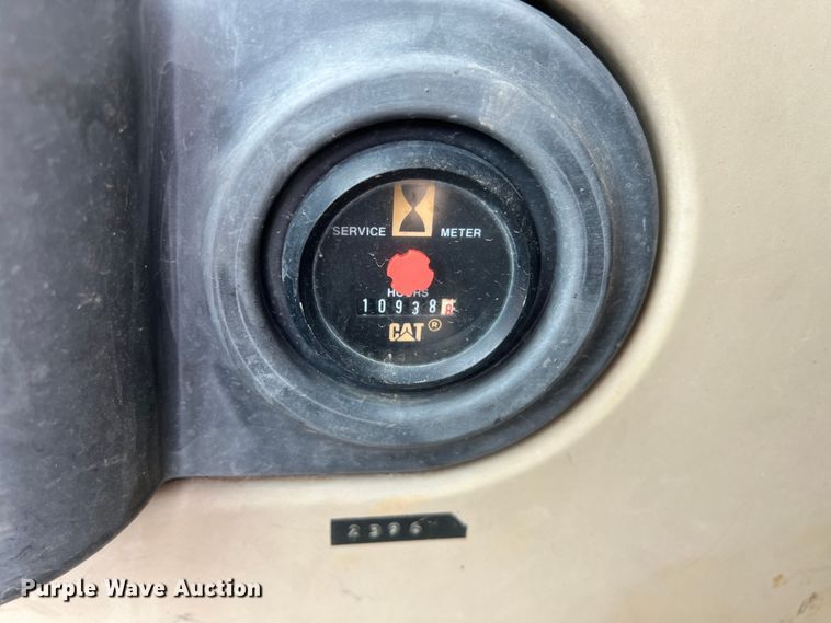 image for item DS2971 2005 Caterpillar 320C excavator