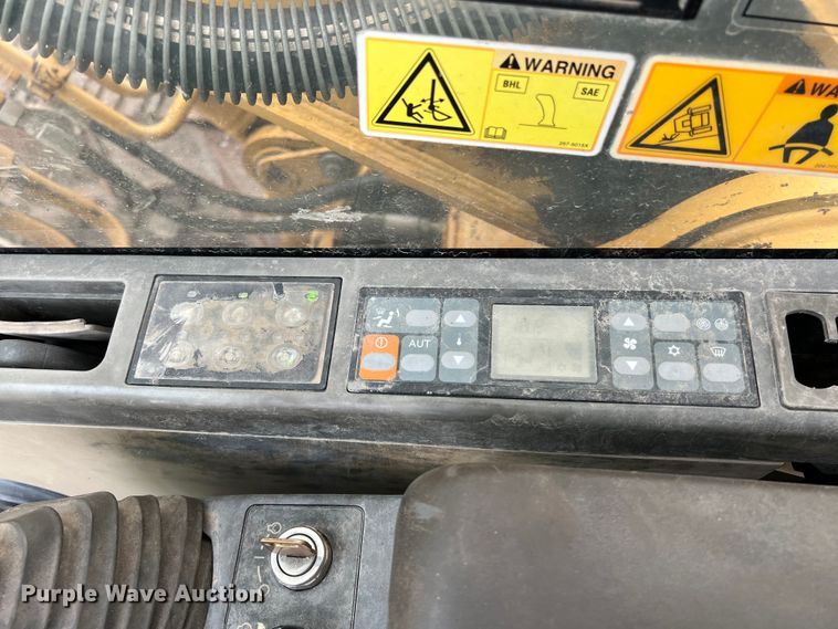 image for item DS2971 2005 Caterpillar 320C excavator