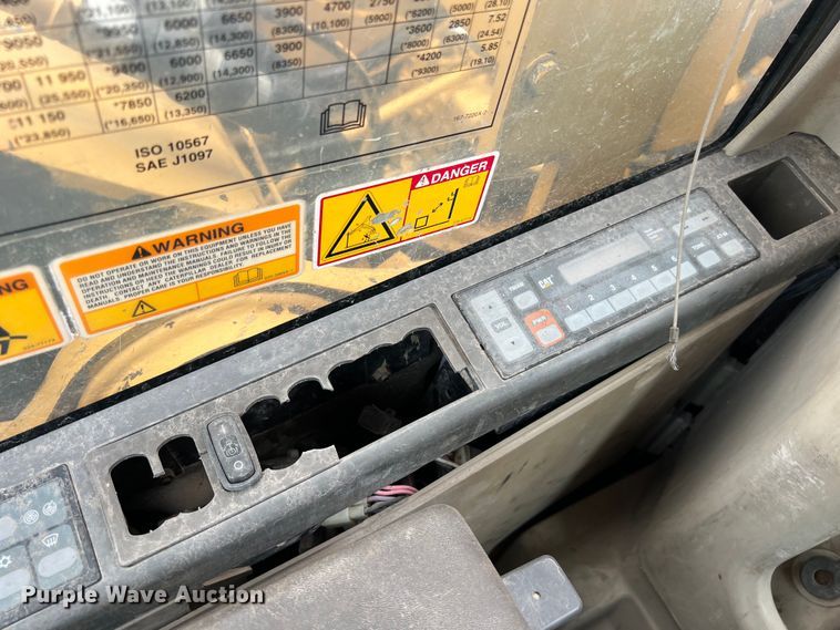 image for item DS2971 2005 Caterpillar 320C excavator