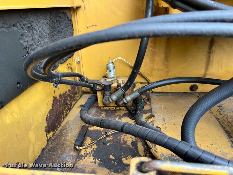 image for item DS2971 2005 Caterpillar 320C excavator