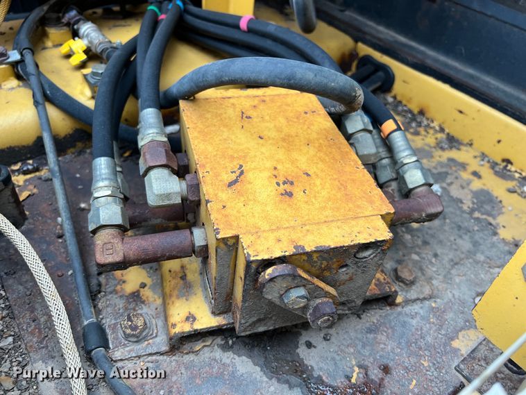 image for item DS2971 2005 Caterpillar 320C excavator