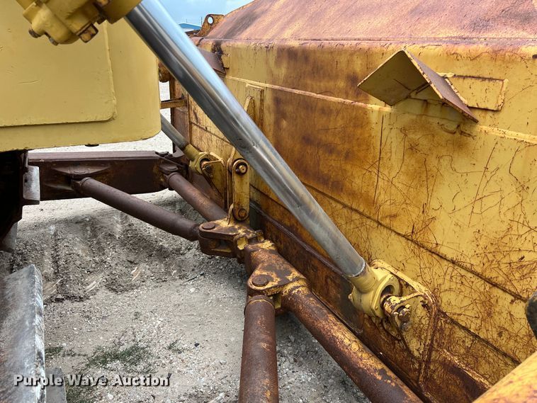 image for item DS2972 Caterpillar D9 dozer