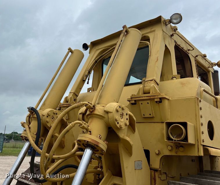 image for item DS2972 Caterpillar D9 dozer