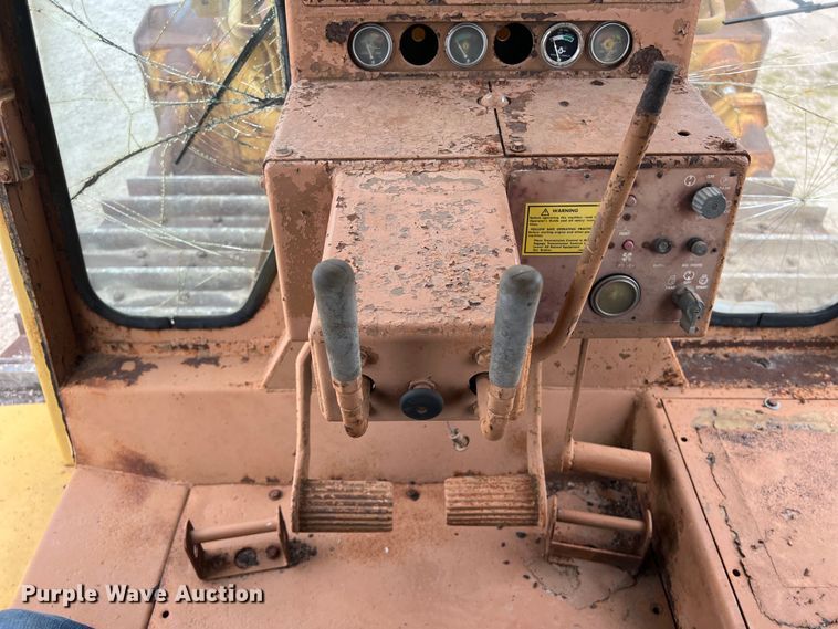 image for item DS2972 Caterpillar D9 dozer