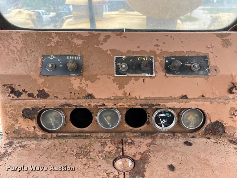 image for item DS2972 Caterpillar D9 dozer