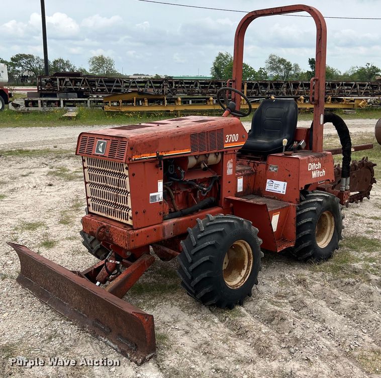 image for item DS2981 2000 Ditch Witch  3700DD trencher