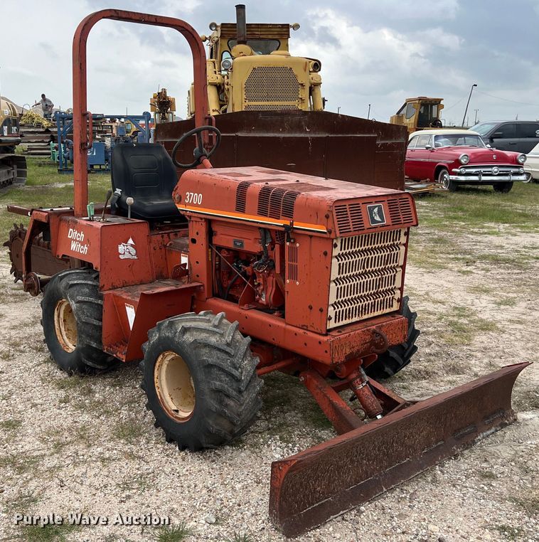 image for item DS2981 2000 Ditch Witch  3700DD trencher