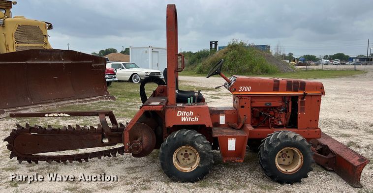 image for item DS2981 2000 Ditch Witch  3700DD trencher